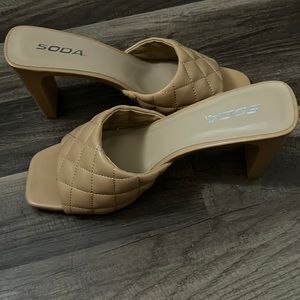 BNWT SODA QUILTED HEELS